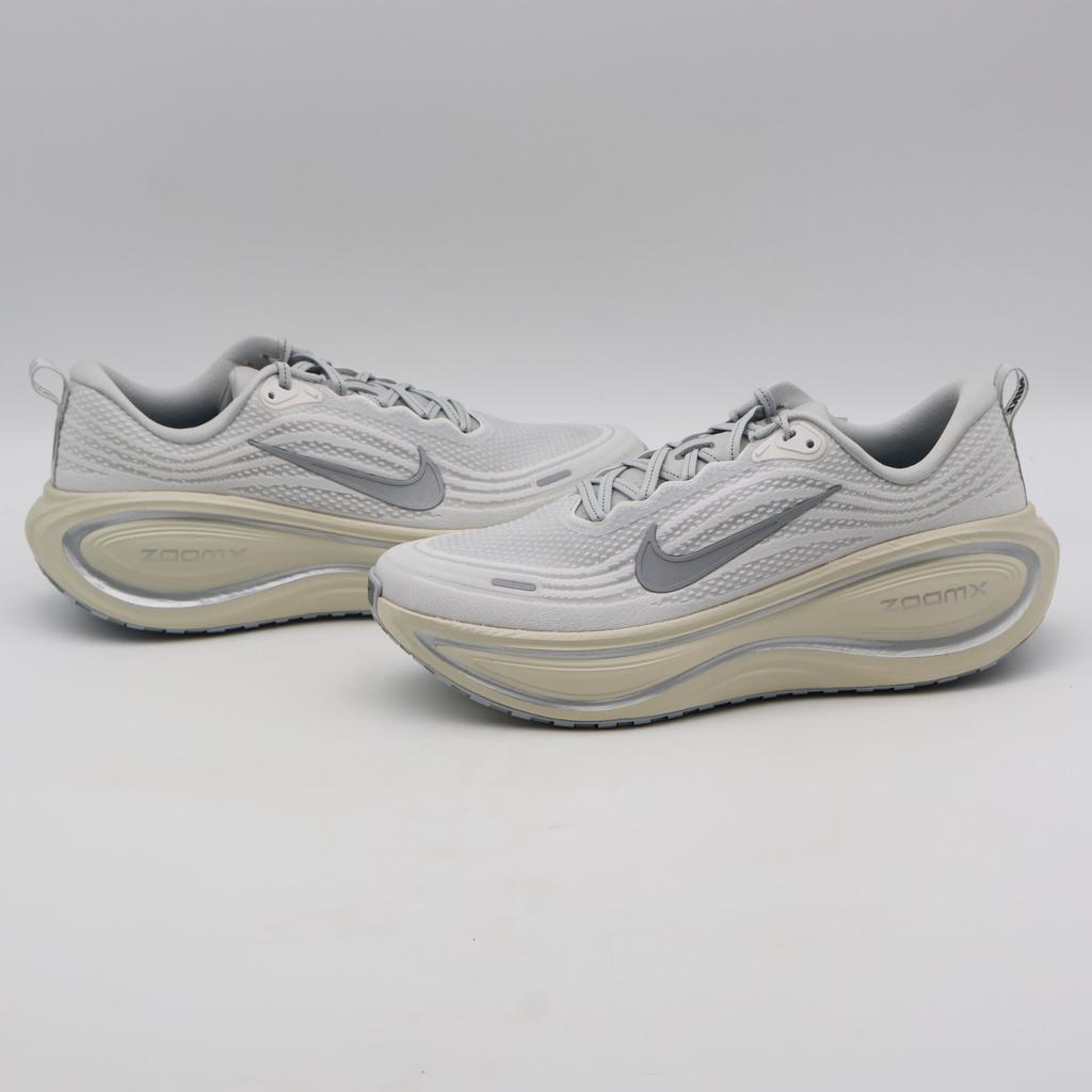 IQ0308-094 Nike Vomero Plus Platinum Tint Reflect Silver (Men's)