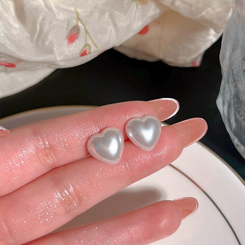 

Сережки-пусети з перлами Жіночі сережки високого класу Нішевий дизайн Легка розкіш Сережки високого класу