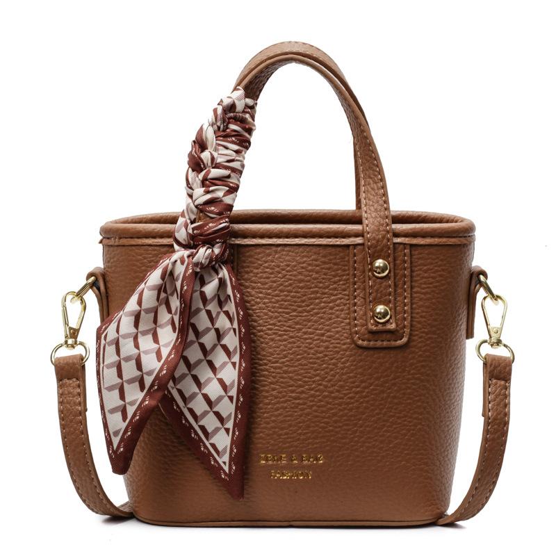 

Модная и высококачественная темпераментная повседневная портативная сумка-ведро с узором личи, женская универсальная нишевая однотонная PU сумка-мессенджер для поездок на работу коричневый