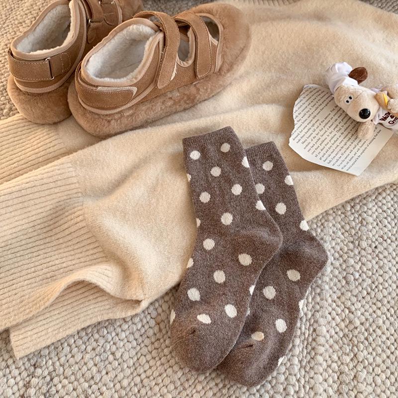 

Women s Autumn/Winter Thick Polka Dot Japanese-Style Wool Mid-Calf Socks in Maillard Brown One Size кофейный