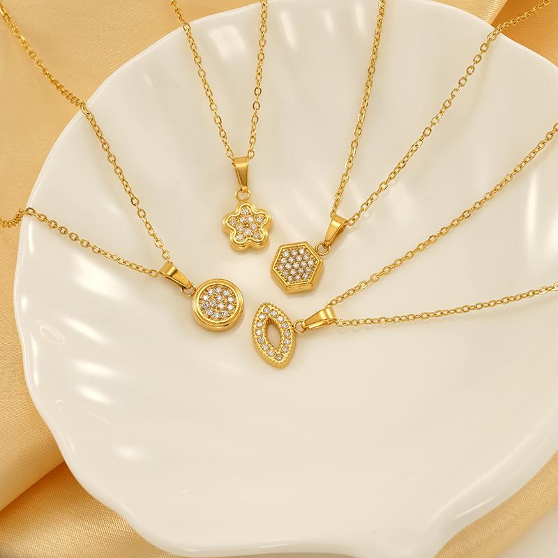 Light Luxury Elegant Gentle Zircon Geometric Necklace Femininity Titanium Steel Gold Clavicle Chain
