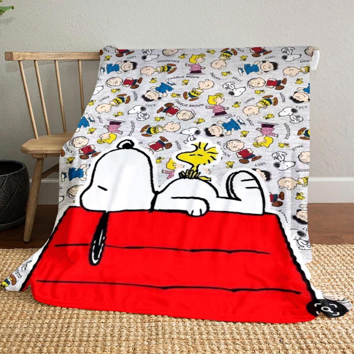 

The Snoopy Blanket That Goes To Space on A Rocket Is Suitable for Beds and Various Other Occasions, Making It A Perfect Gift. 75x90cm