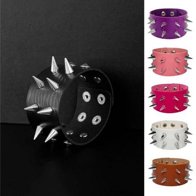 Europees-Amerikaanse Punk Lederen Armband met Doornnagels, Gotische Stijl