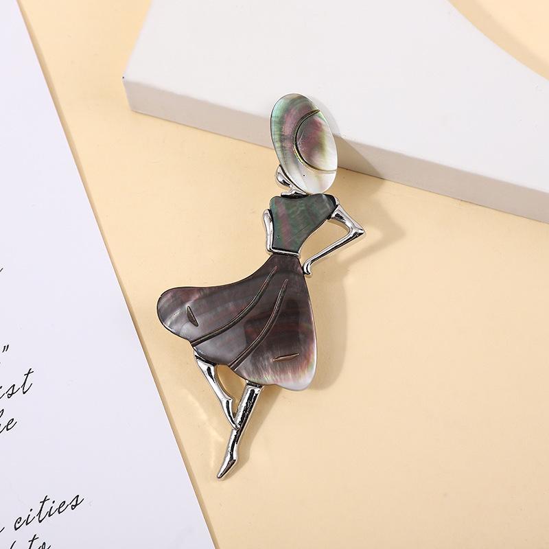 European & American Little Girl Abalone & White Shell Black-Lipped Pearl Oyster Brooch Pendant