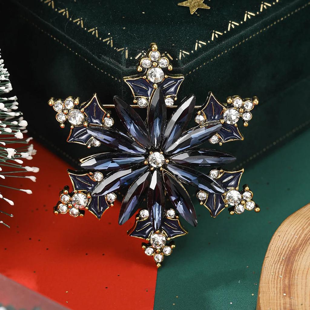 Women Men Fashion Exquistie Crystal Snowflake Christmas Festival Badges Pin Elegant Lady Party Banquet New Year Gift