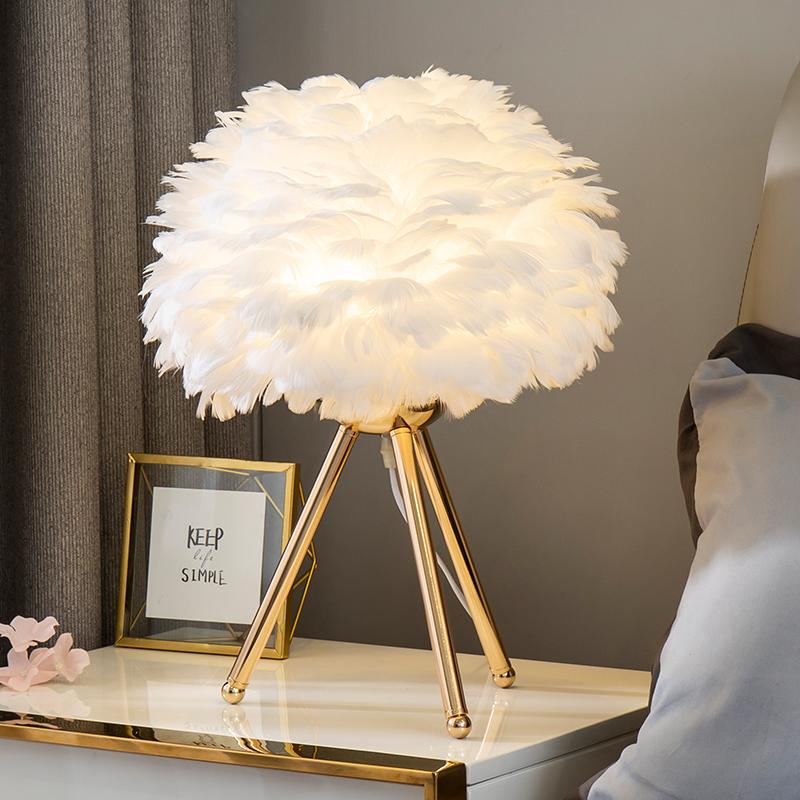 Modern Nordic Princess Feather Bedroom Living Room Lamp Large Goose Feather Nightstand Lamp Desktop Decorative Ambiance Lamp