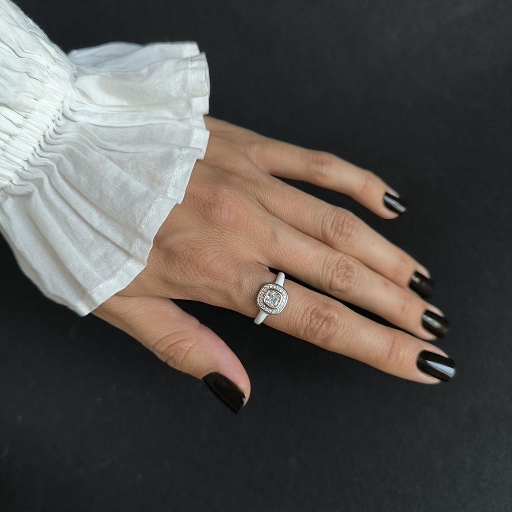 Серебряное кольцо с емаллю, фианитами, вес изделия 2,8 гр (60002259)