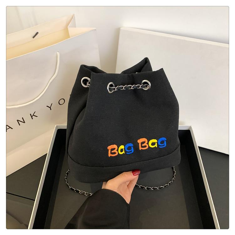 

Невелика полотняна сумка жіноча нова мода 2024 року в іноземному стилі літера на ланцюжку на поясі сумка-відро студентка сумка для дівчини чорний