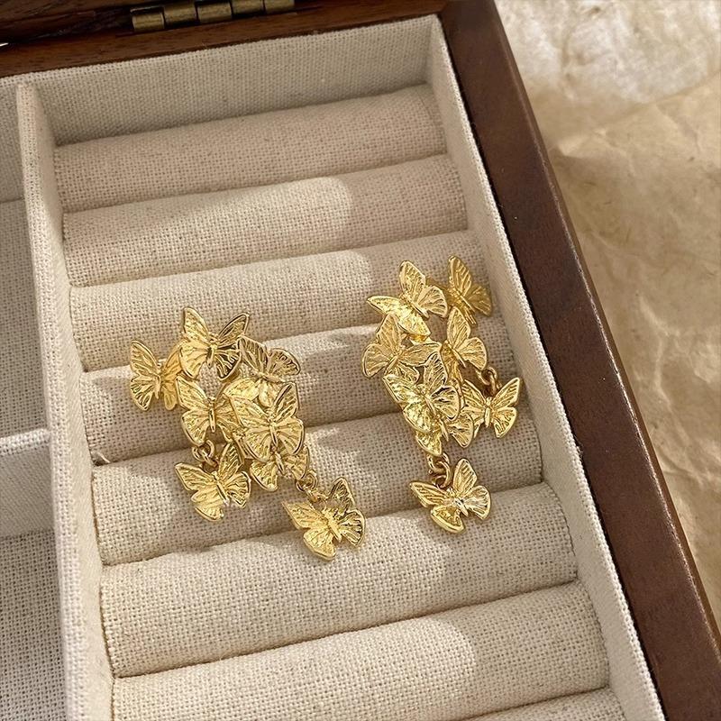 So eye-catching! Retro gold butterfly fringed stud earrings light luxury high-end earrings temperament elegant earrings girl