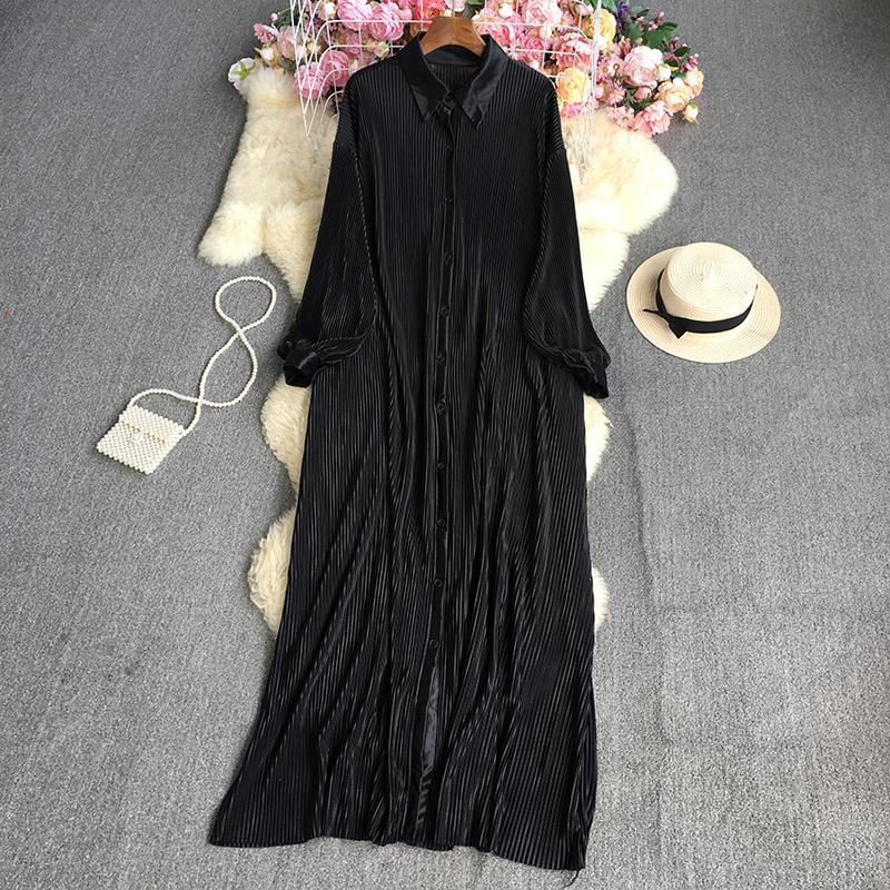 Letnia, jednokolorowa, luźna plisowana sukienka z klapami