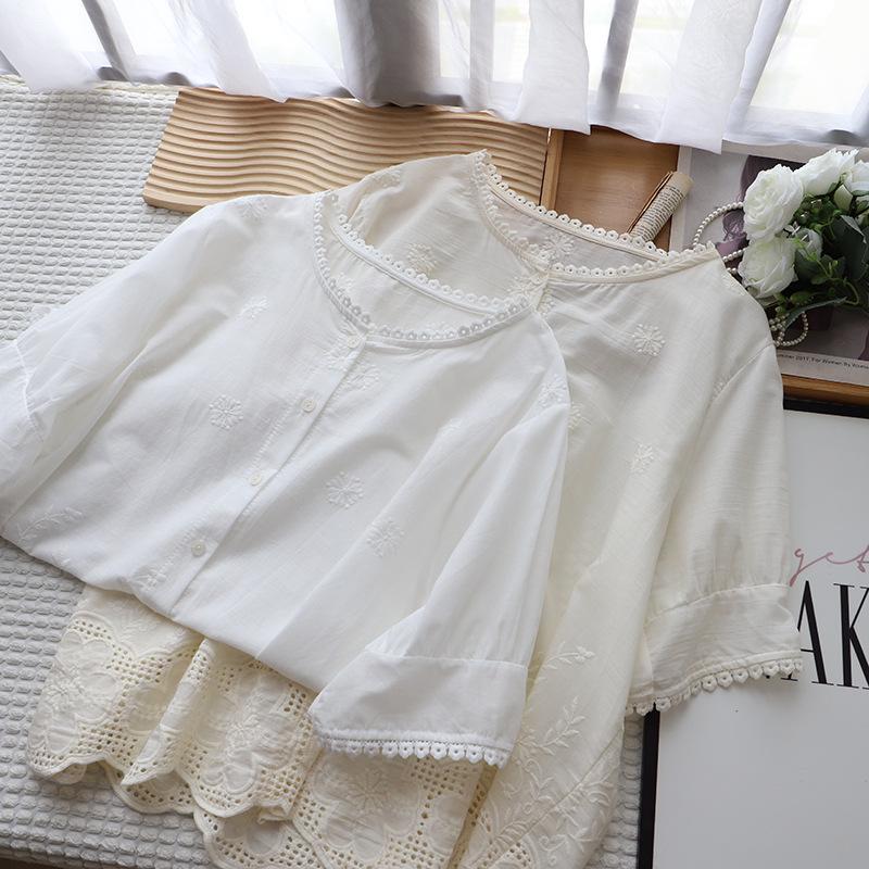 Neue 2025 Sommer Übergröße Spitze Cutout Stickerei Bluse mit Rundhalsausschnitt und kurzen Ärmeln - Koreanischer Stil für Frauen