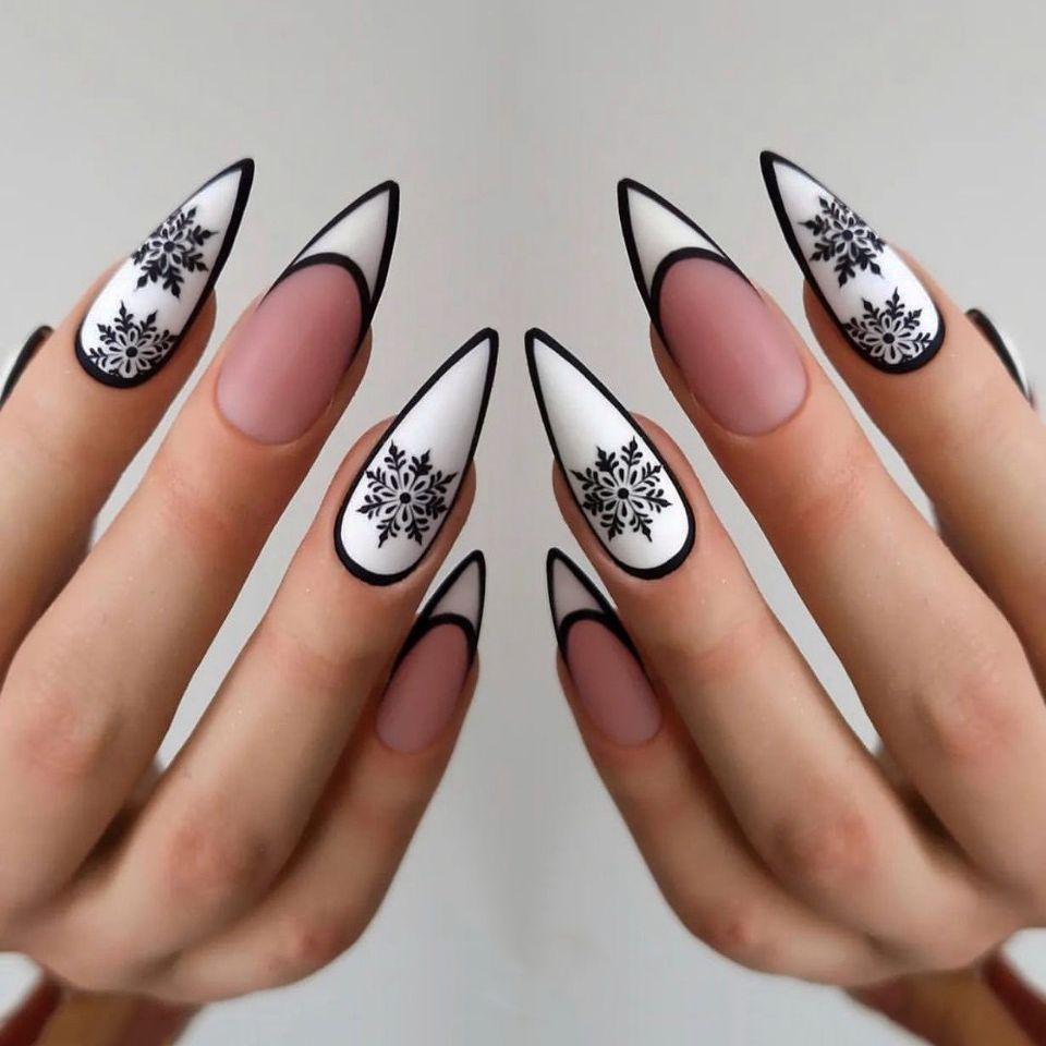 

WM-35 Black & White Snowflake Christmas Nail Art Stickers - Wearable Finished Fake Fingernail Tips Glue Type