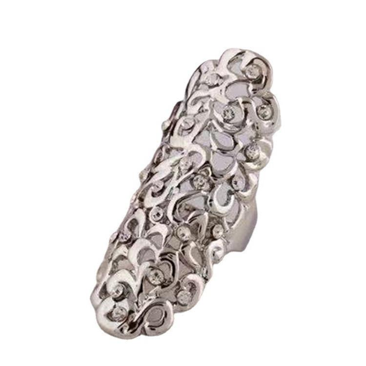 Modischer Ring mit hohlgeschnitztem Handwerk und vollem Diamantmuster für Männer und Frauen, beliebter eingelegter Ring im Punk-Stil