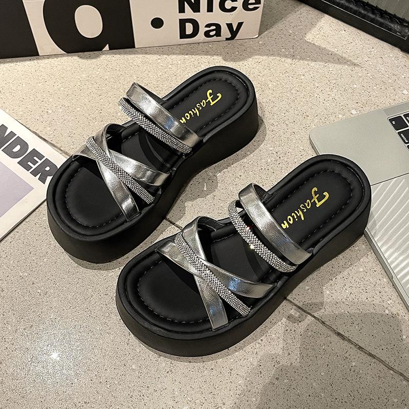 

French rhinestone slippers women s summer wear 2025 new muffin thick bottom one-word drag fairy style with skirt cool slippers 40 серебряный