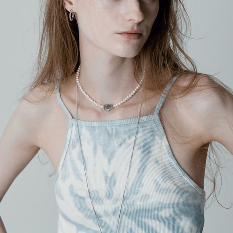 

Intero Necklace finger White Gold