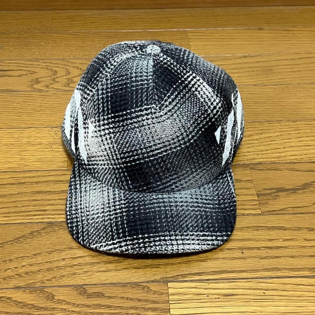 Used off-white Eastland tag plaid cap off-white