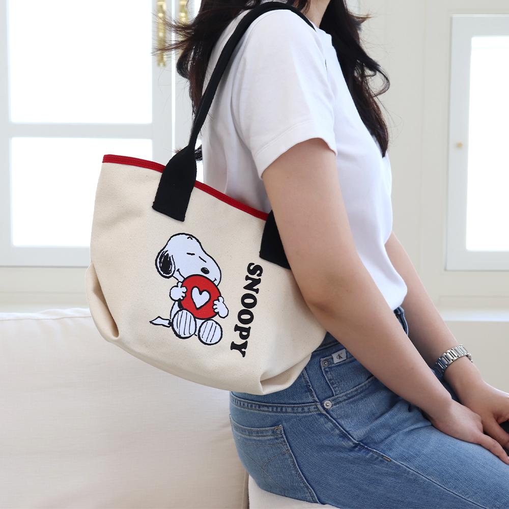 Chiot Snoopy Shoulder Bag (Black)