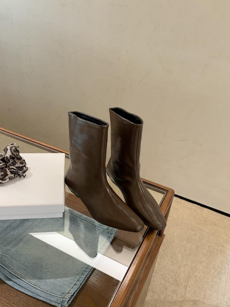 2025 Autumn and Winter New Low-heeled Thin Boots Niche French Temperament Square Head Short Boots Fashionable Commuter Solid Color Boots