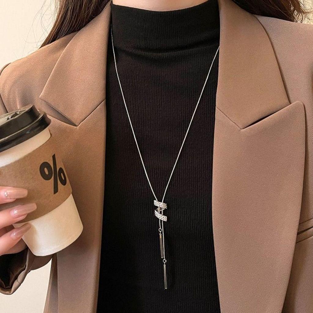 Elegant Pearl Necklace: Trendy, High-End Titanium Steel Clavicle Chain for Women