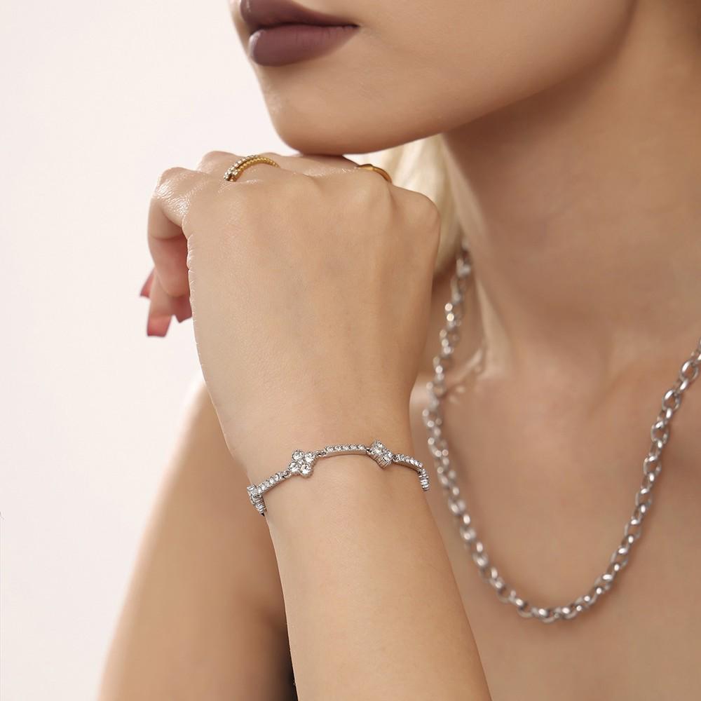 Qiong Yao Stainless Steel Four-Leaf Clover Zircon Bracelet with PVD Gold Coating