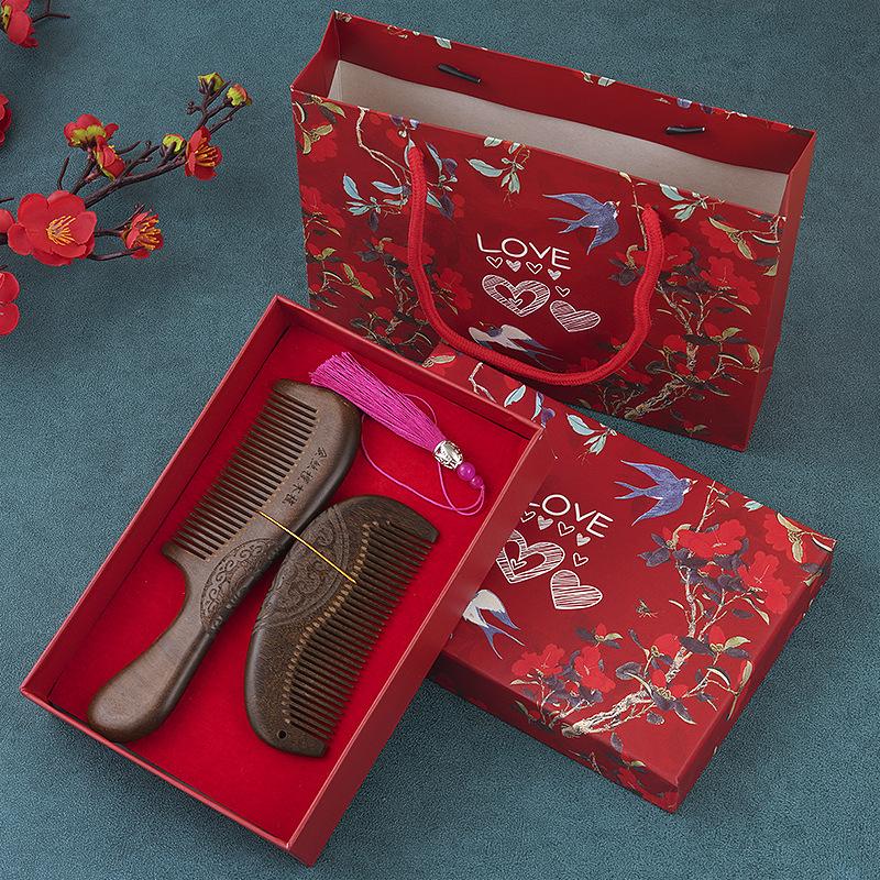 

Подарочный набор из сандалового гребня: 2-х предметные антикварные деревянные расчески на День матери, женский день, свадьбу, праздники