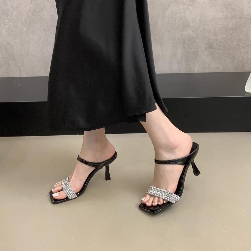 Französisches Temperament quadratischer Kopf Strass dünner Riemen hochhackige Sandalen Damen Sommerkleidung mit Röcken, schöner Schnitt Herren dünne Absätze hohe Absätze