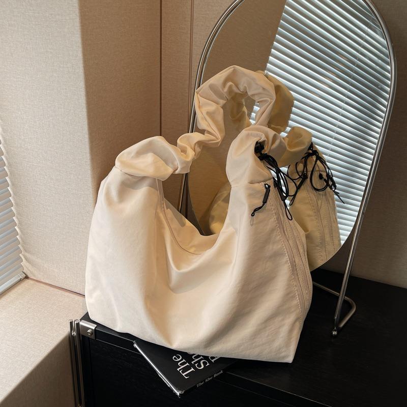 Gentle Girl Pleated Armpit Bag Lightweight Nylon Messenger Bag Temperament Versatile Shoulder Bag