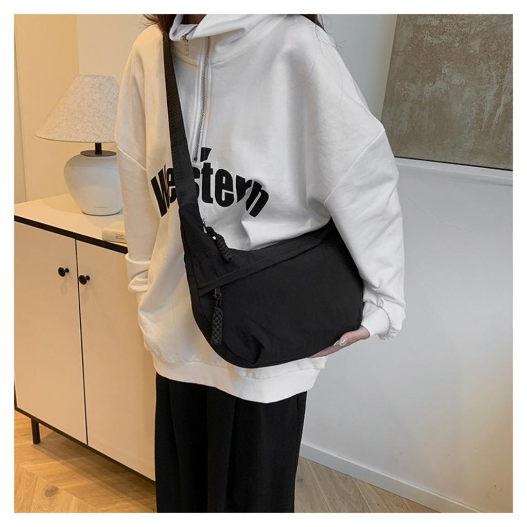 Torba tote o dużej pojemności, Lekka nylonowa torba crossbody z regulowanym paskiem i wieloma zapinanymi na zamek przegródkami