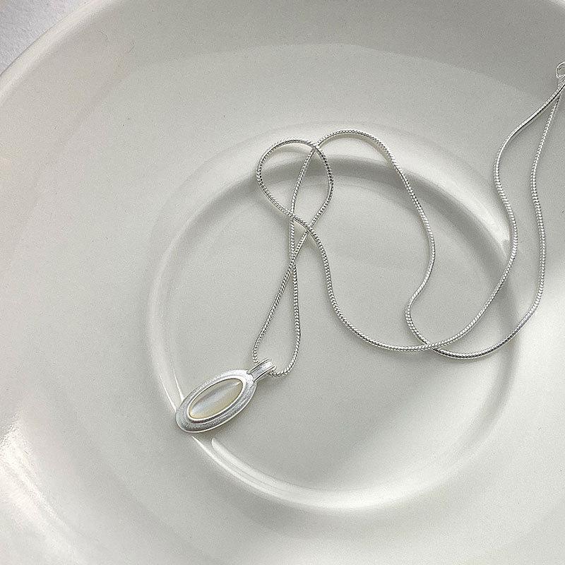 Star Orbit Satellite Necklace, Black Agate White Shell Necklace, Niche Design, Collarbone Chain Ring