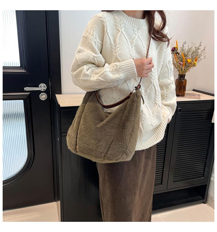 A must-have for autumn and winter fashion! Large-capacity Mao Mao women's bags, interpreting lazy trends