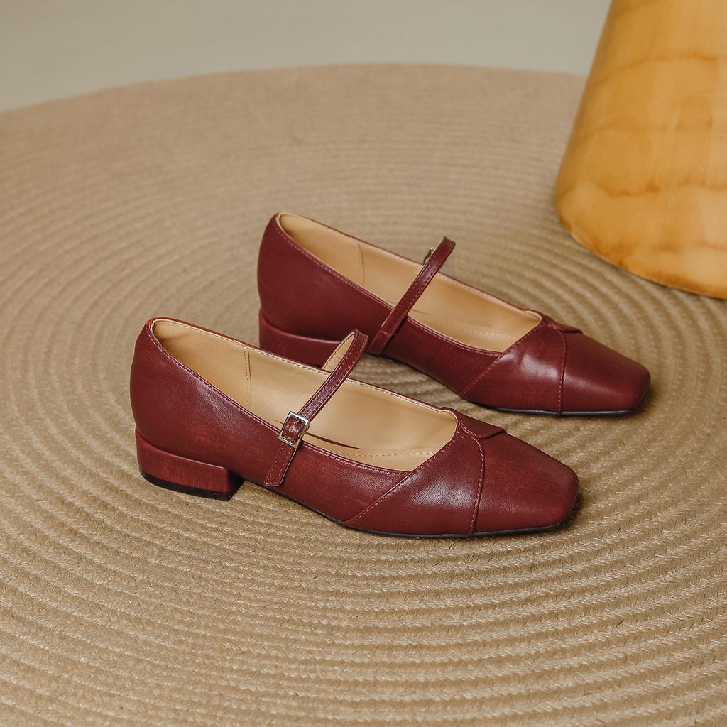 Retro Mary Jane women's shoes with low heels in the autumn of 2025, the new models are huge and good-looking, versatile, light mouth, square