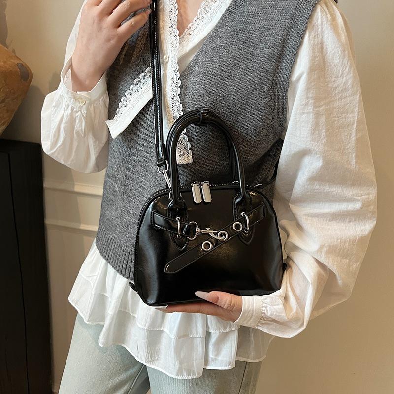 2025 Spring and Summer New Locomotive Style Portable Shell Bag Women's Fashion Versatile Commuter Messenger Bag Bag