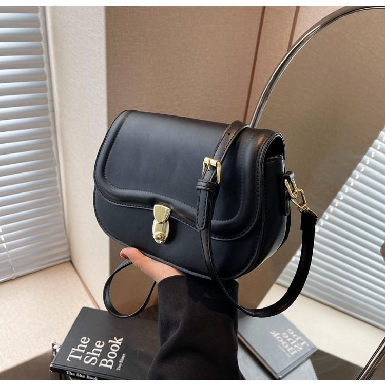 IELGY All-Match Messenger Bag Trendy Shoulder Underarm Small Square Bag
