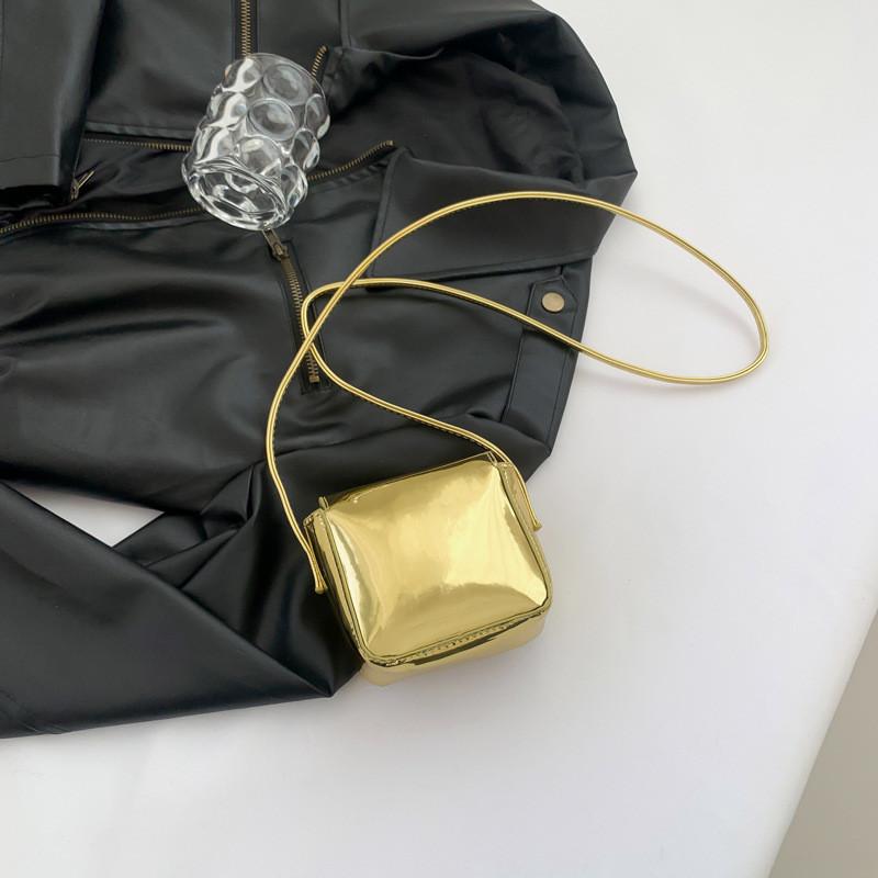 Fashionable Shiny Finish Unisex Children Crossbody Bag With Breathable Design золотой