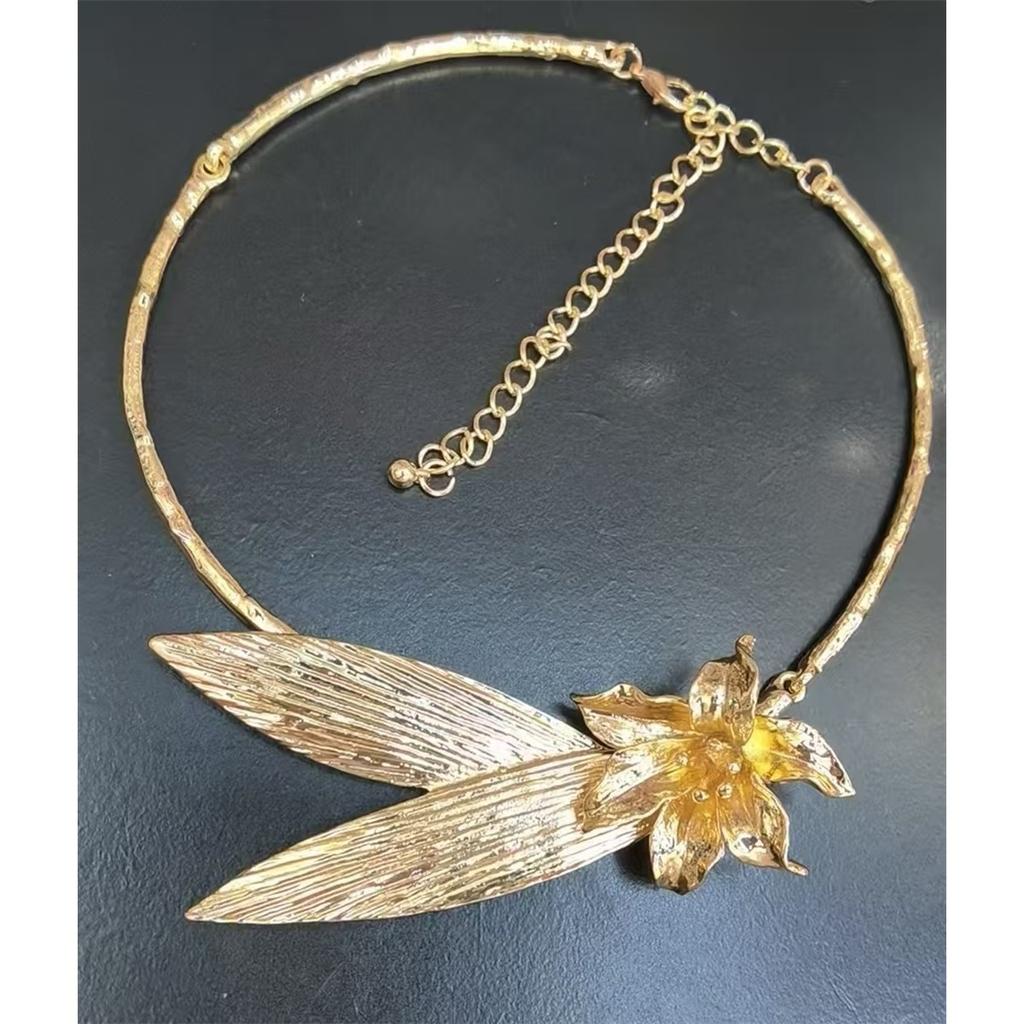 Tooxika Heavy Duty Exaggerated Design Metal Blade Oil Drop Warbler Tail Flower Collar Fashion Temperament Collarbone Chain Necklace