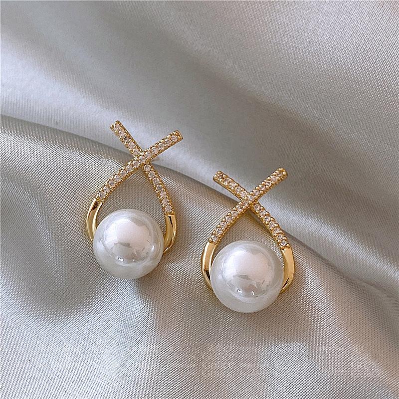 Light Luxury Pearl Stud Earrings Celebrity Temperament Flower Earrings Elegant High-end Earrings