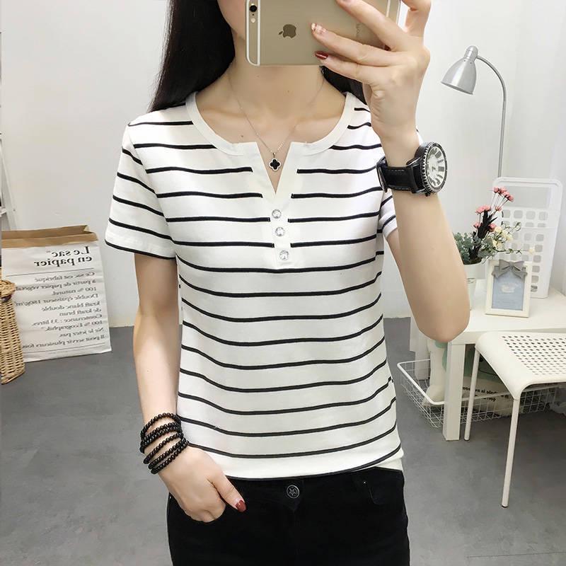 

Літня жіноча смугаста футболка великого розміру з V-подібним вирізом - Корейський стиль, приталений топ з коротким рукавом 3XL (150-165 Jin)