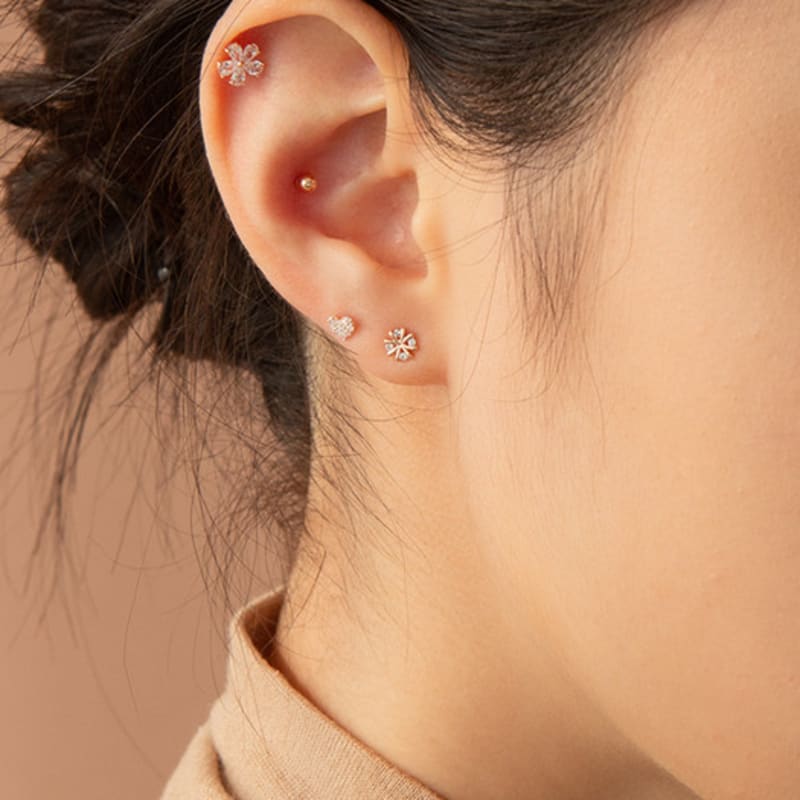 LUNNE 14k Snowflake Cubic Piercing (14K Gold) #W03