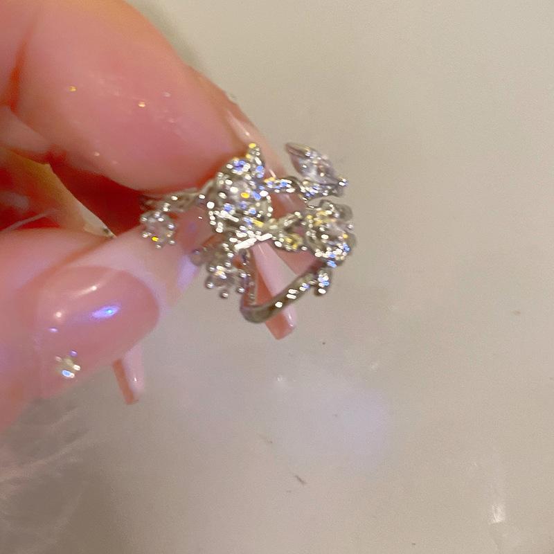 Zircon Flower Ear Clips, Women's Exquisite and Elegant Temperament, Versatile Without Ear Piercings, Ear Bone Clips, Light Luxury Earrings.