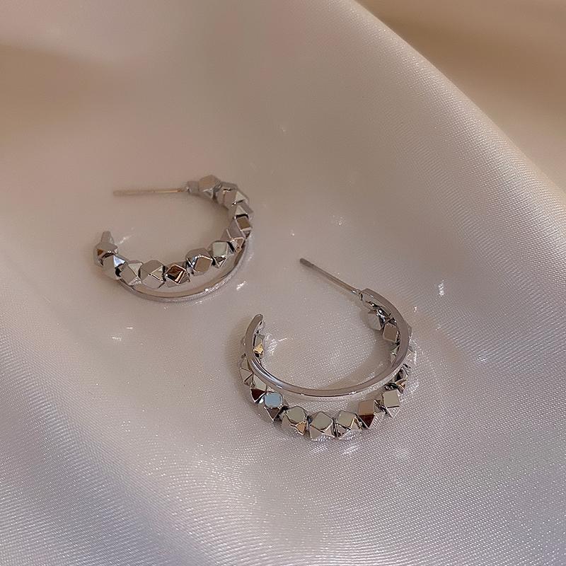 

2026 New Geometric Cube Gold Color Granule C-shaped Dangle Earrings Fashion Jewelry Exquisite Accessories For Women‘s Girls Gift срібний