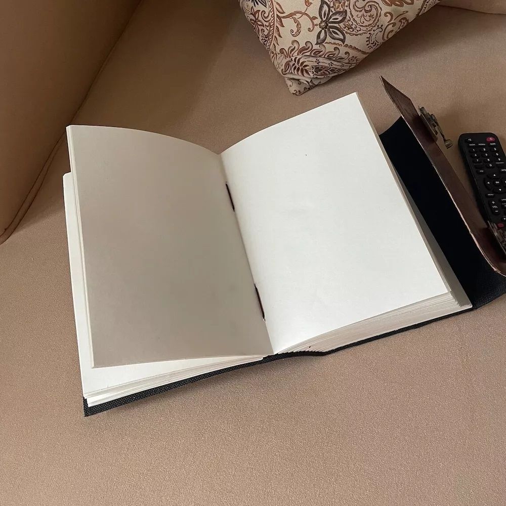 Handgefertigtes Leder-Notizbuch 600 Seiten Liniert/Unliniert, mit Pentagramm geprägtes Notizbuch