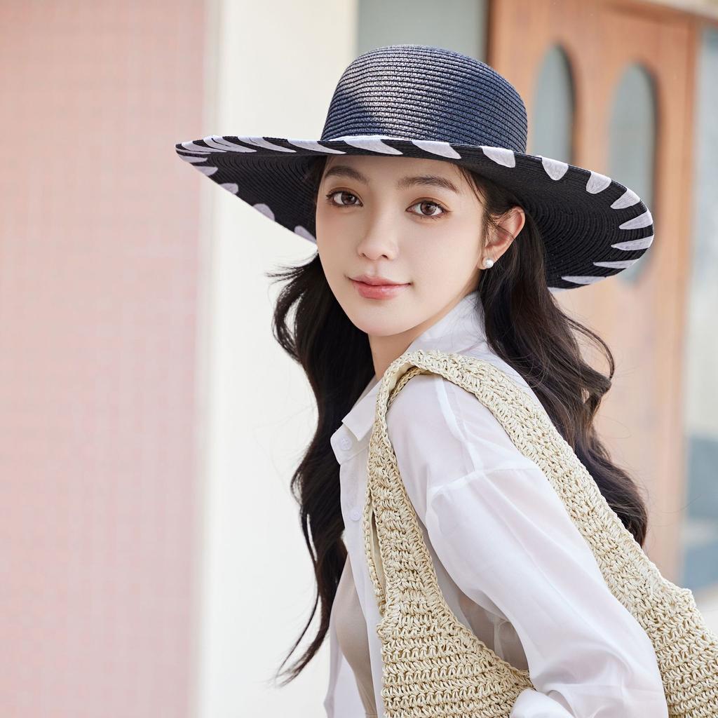 Summer Big Eaves Sunshade Straw Hat Korean Version Face Covering Seaside Vacation Sun Hat Foldable Temperament Spring and Summer Sunscreen Hat Women