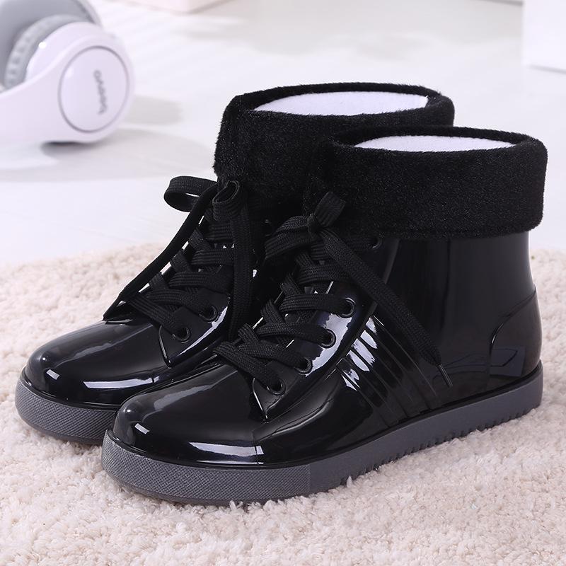 Jelly Transparent Non-Slip Waterproof Rain Boots for Women, Short Tube with Velvet Cotton, Fashionable Rubber Over Shoes for Summer.