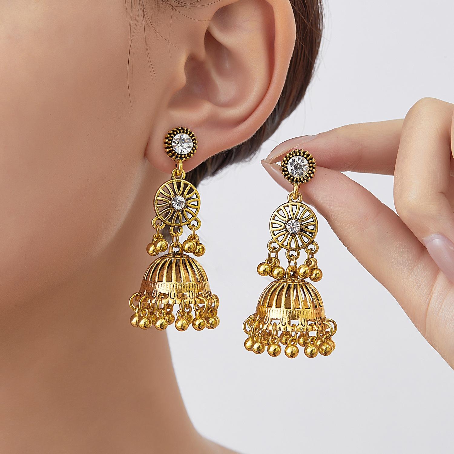 New Ethnic Style Bohemian Creative Earrings , Retro Tassel Stud Earrings for Women белый