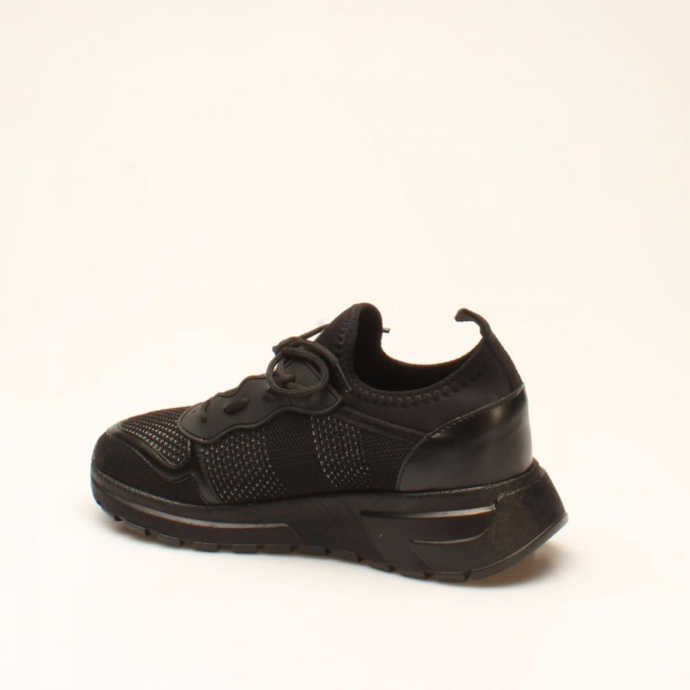 Černé pletené dámské sportovní boty