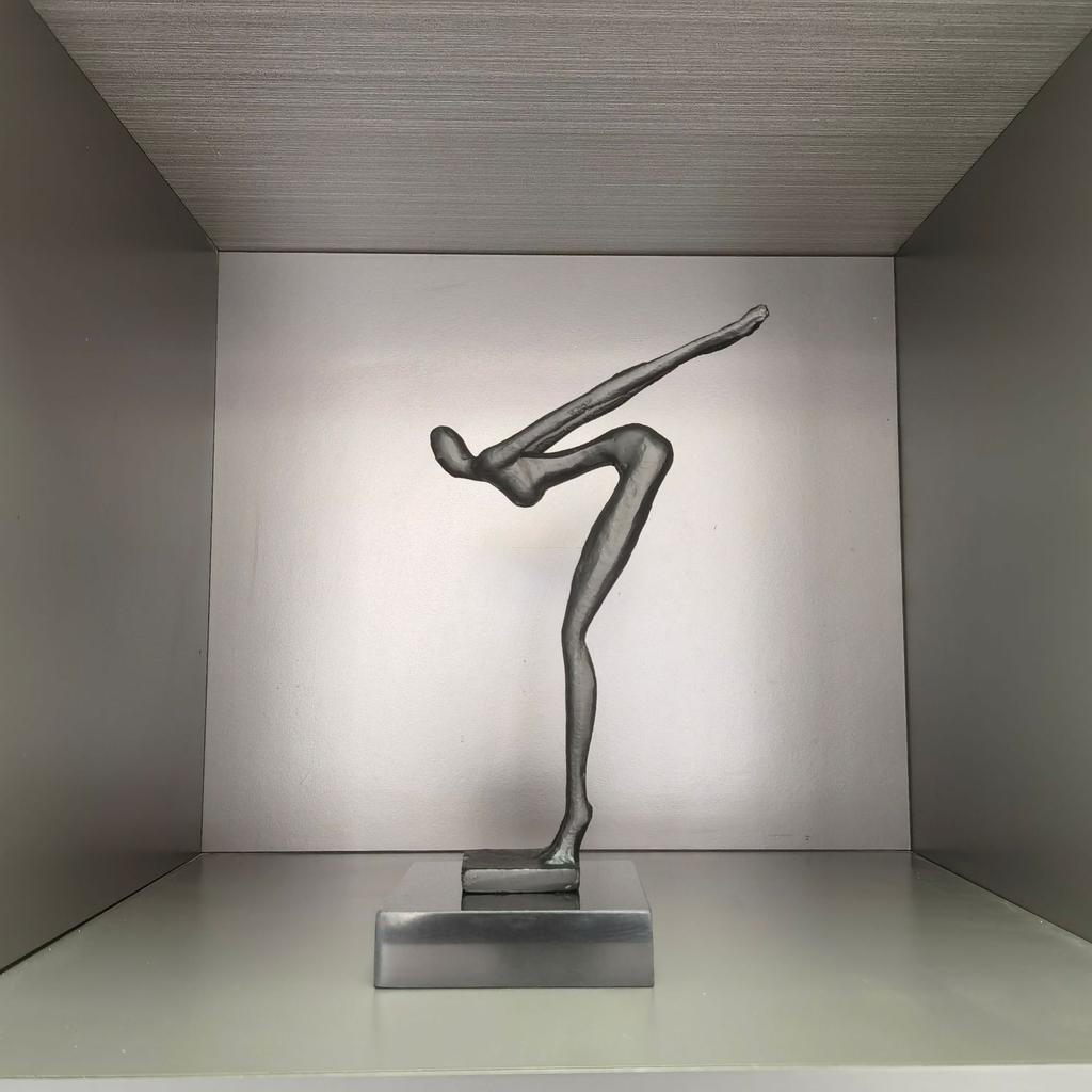 Swimming Metal Figurines Creative Metal Handicraft Movement Figurines Diving Sportsman Abstract Sculpture Home Decoration
