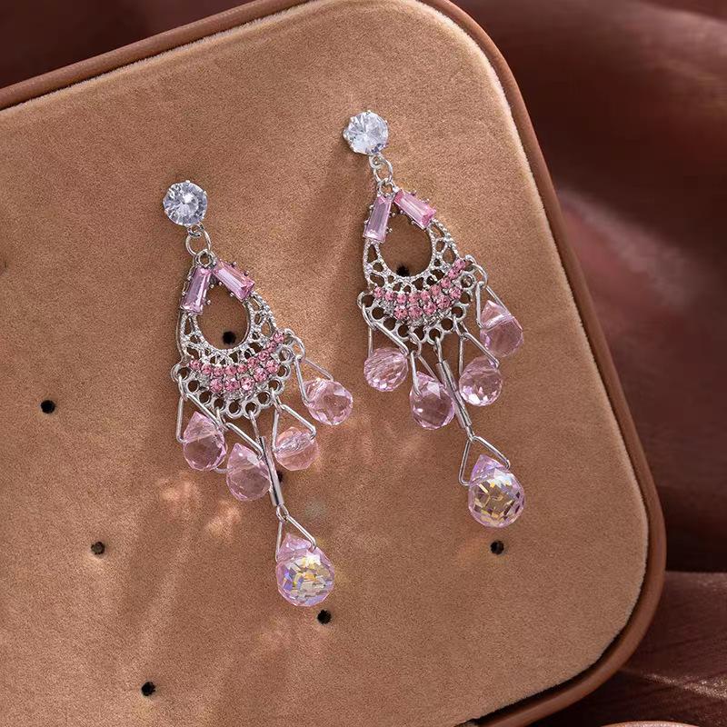 Cold design sense, super flash temperament, fringed crystal earrings, gentle and light luxury atmosphere, earrings, unique personality, studs.