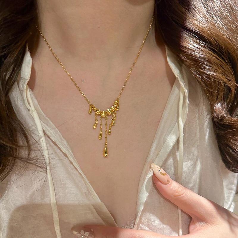 Gold water drop fringed necklace women's round beads exquisite retro court style neck chain light luxury high-end collarbone chain