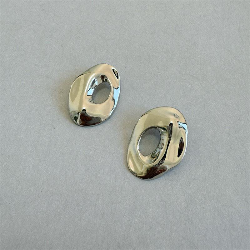 Irregular pleated stud earrings exaggerated earrings fashionable atmosphere design sense earrings