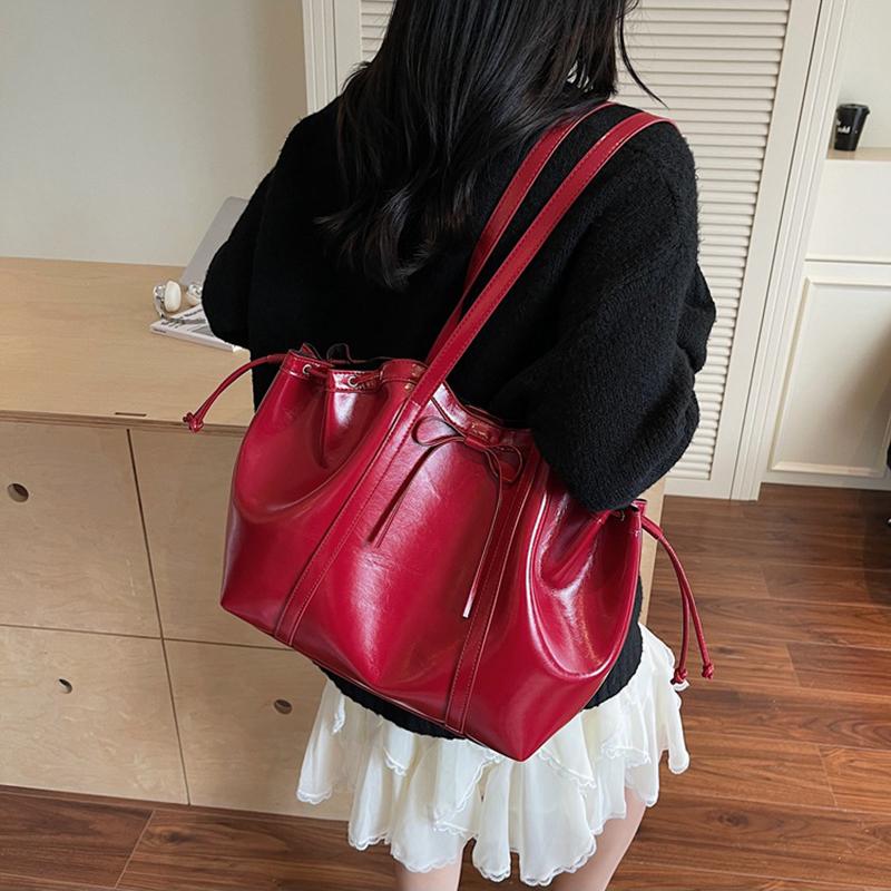 Large Capacity Women Shoulder Bag Fashion Versatile PU Leather Folded Drawstring Underarm Bag Texture Office Commuter Tote Bag CLE